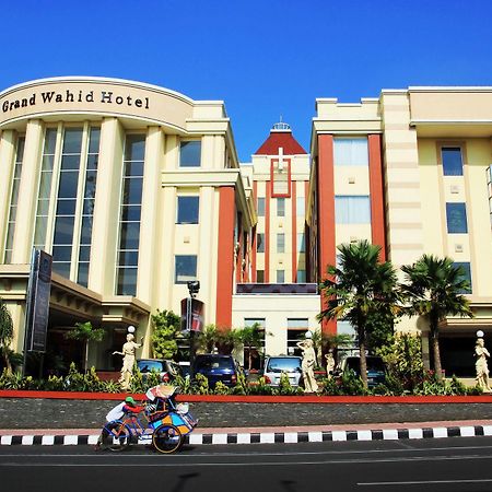 Grand Wahid Hotel Salatiga Exterior photo