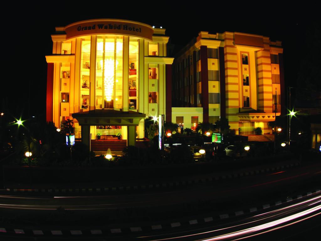 Grand Wahid Hotel Salatiga Exterior photo