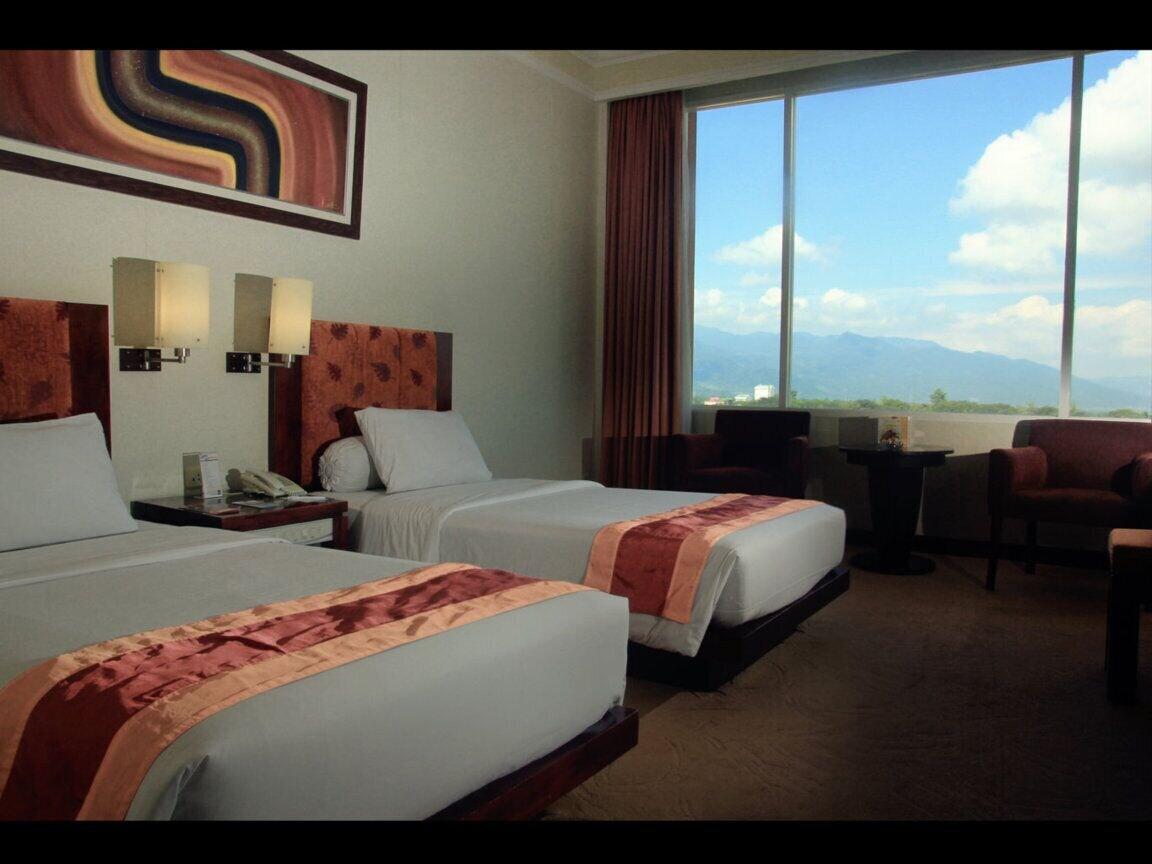 Grand Wahid Hotel Salatiga Exterior photo