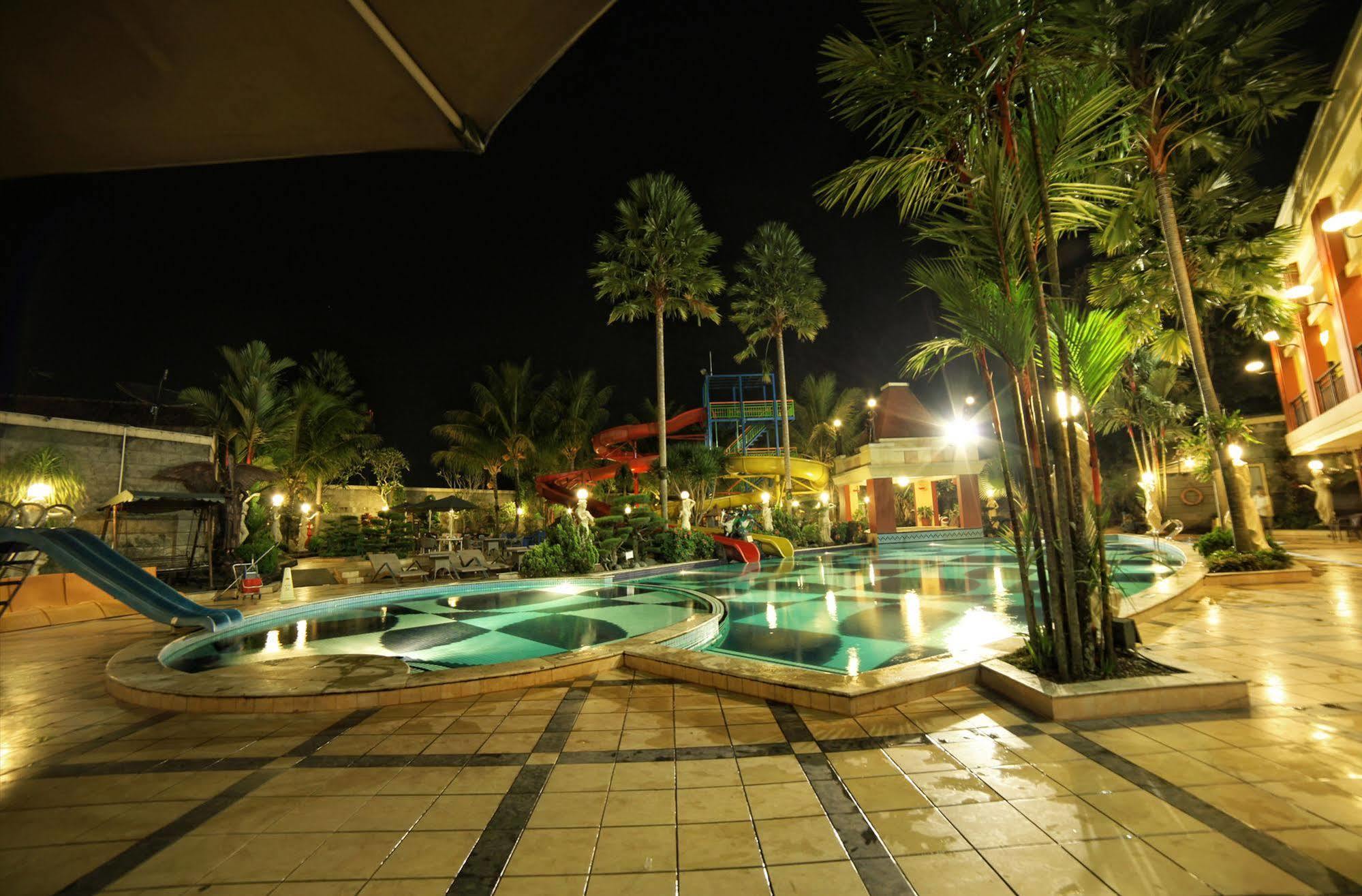 Grand Wahid Hotel Salatiga Exterior photo